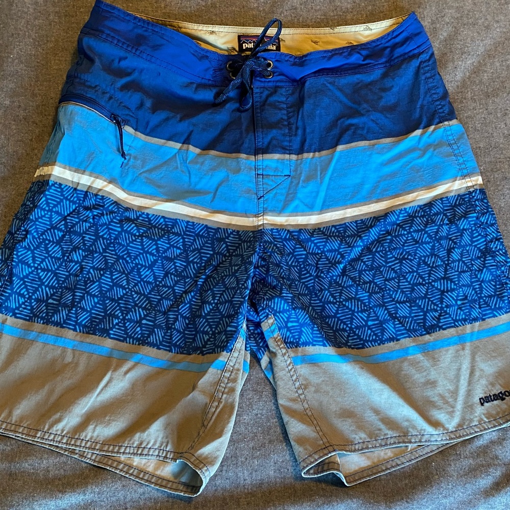 Patagonia Wavefarer Men’s Blue Swim Trunks Board Shorts Size 34‎